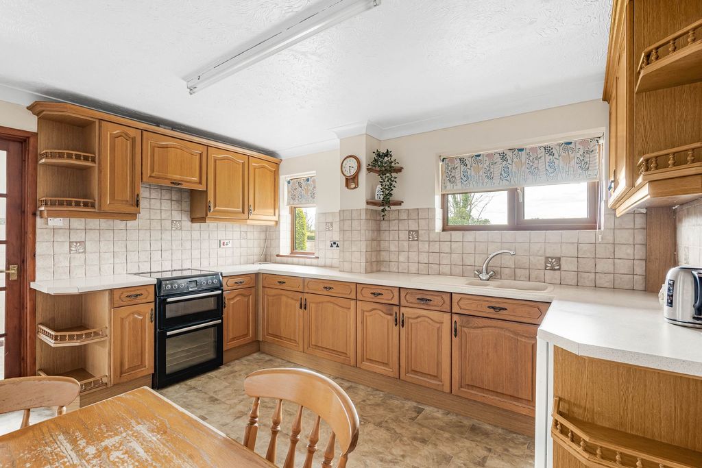 Property photo 2 of 30