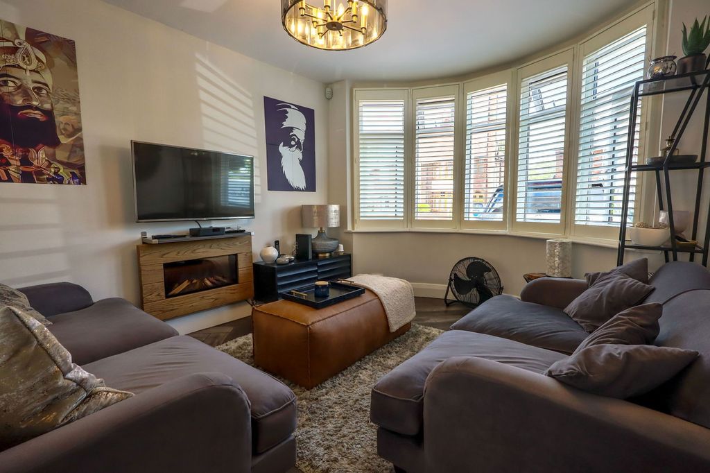 Property photo 2 of 14