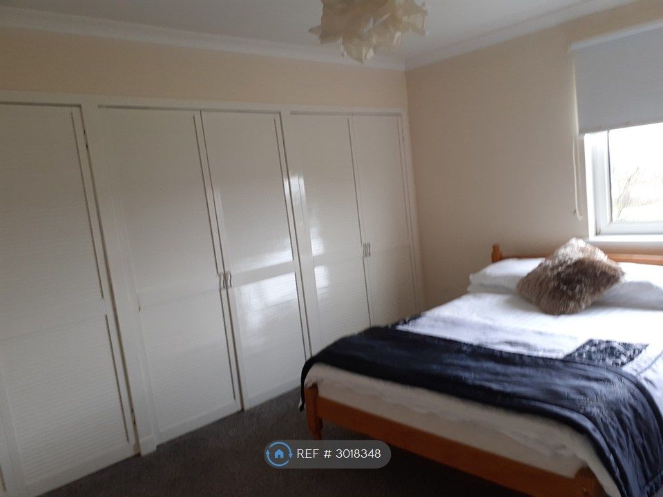 Property photo 3 of 7 Double Bed With Fitted Wardrobes
