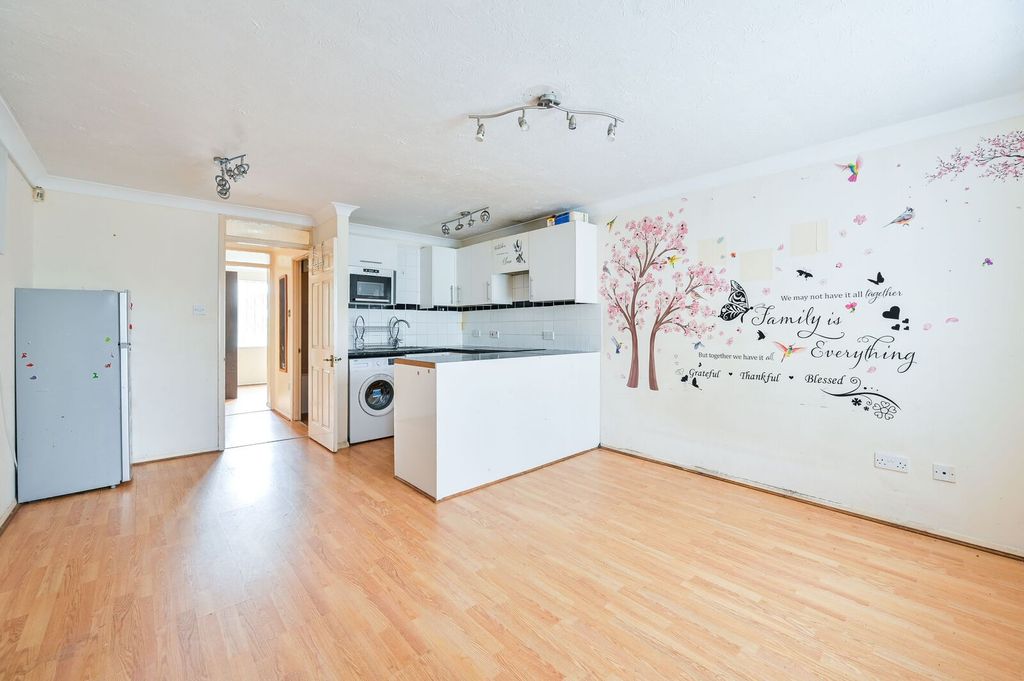 Property photo 2 of 7