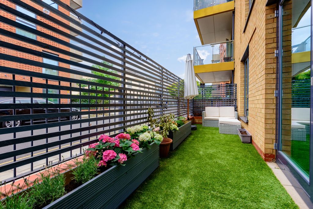 Property photo 2 of 16 Outside Space