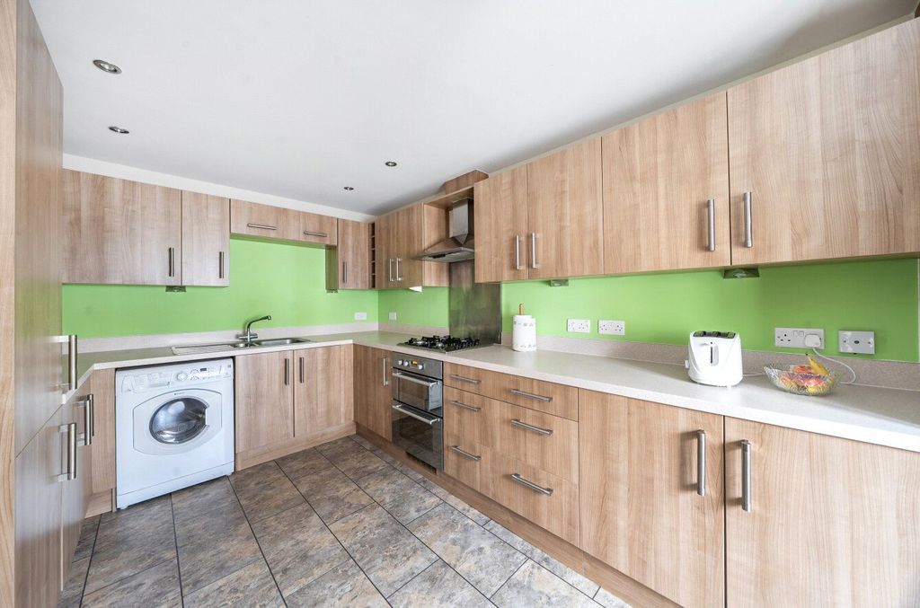 Property photo 2 of 14 Kitchen/Breakfast