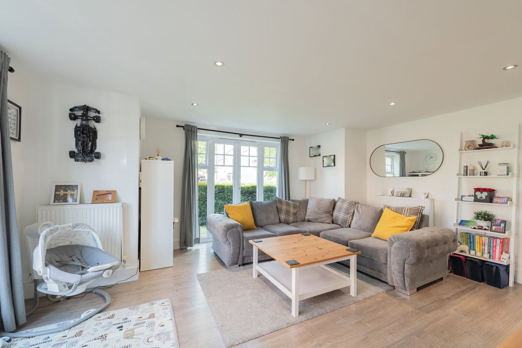 Property photo 3 of 9