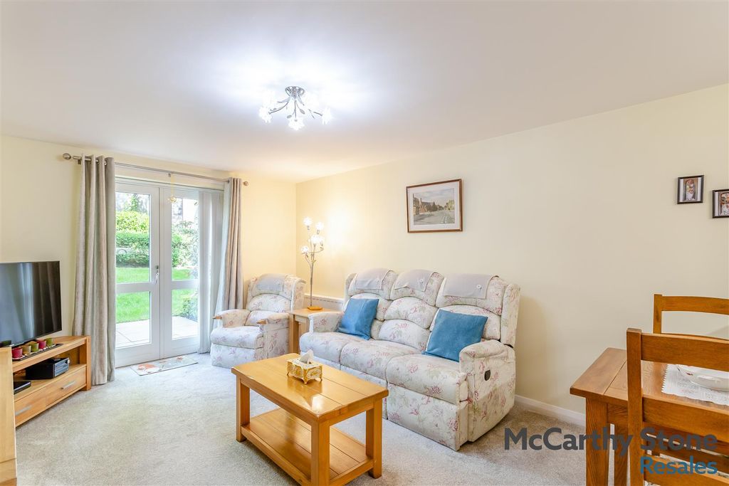 Property photo 2 of 19 8690648-Interior09.Jpg