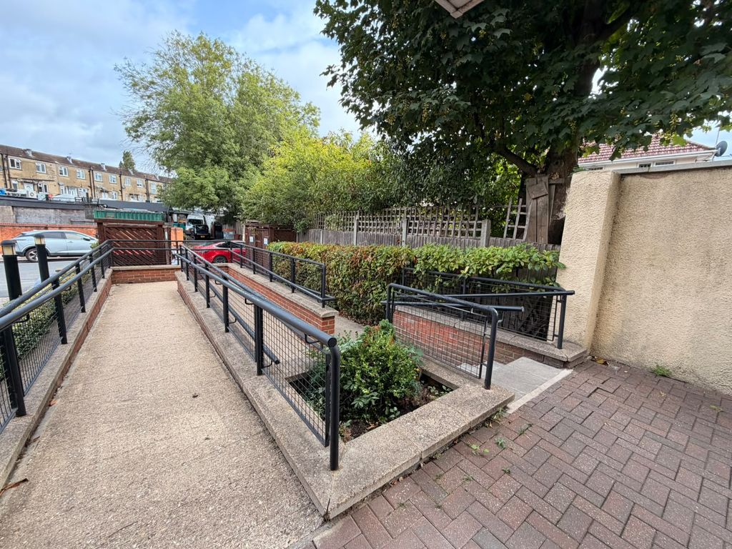 Property photo 1 of 21