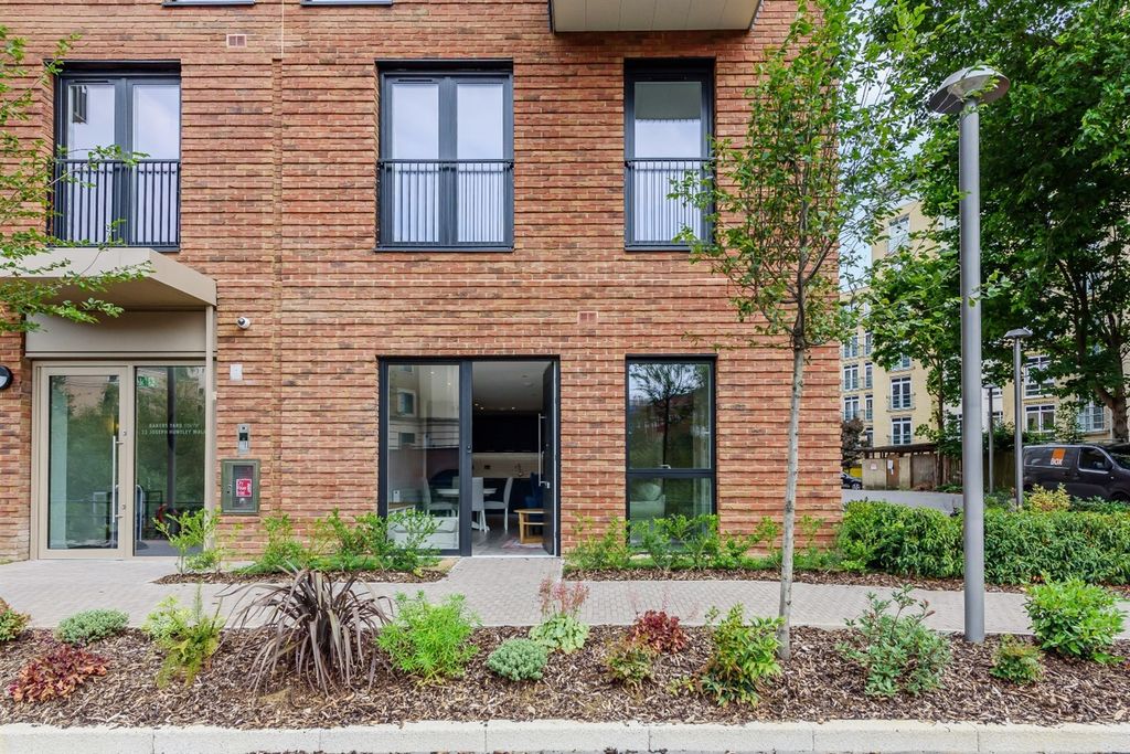 Property photo 1 of 10 (Main)