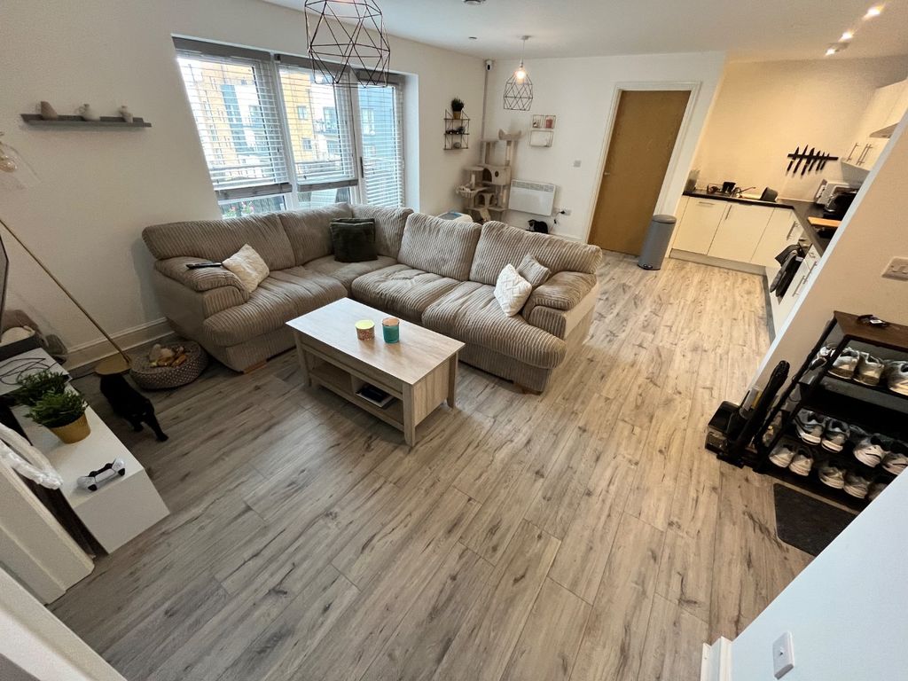 Property photo 2 of 8 4247993