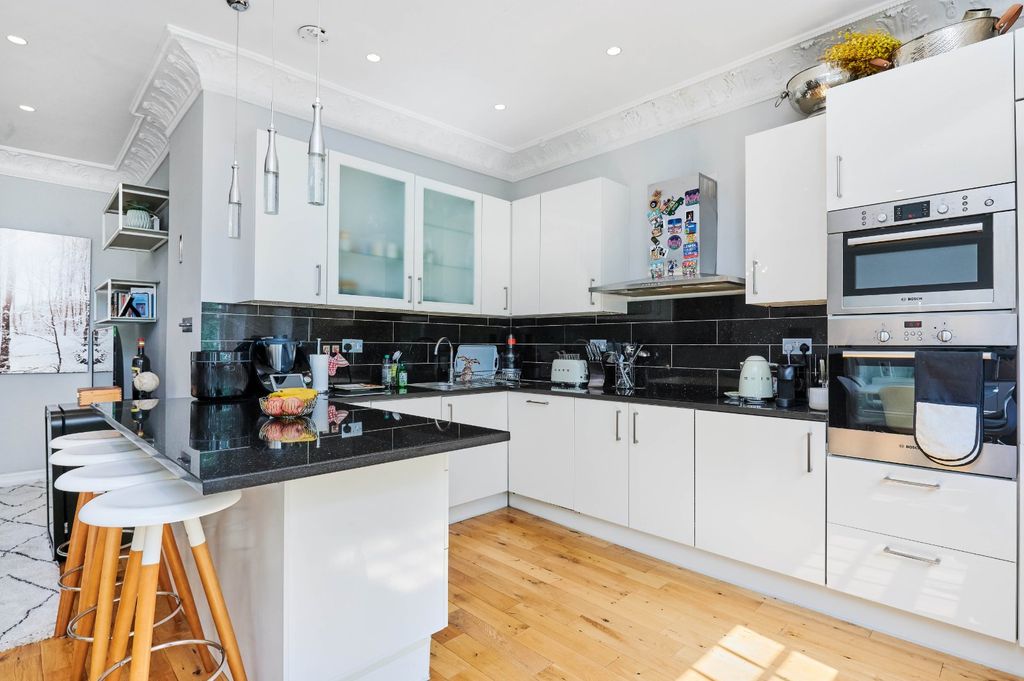 Property photo 2 of 17 Picture 2