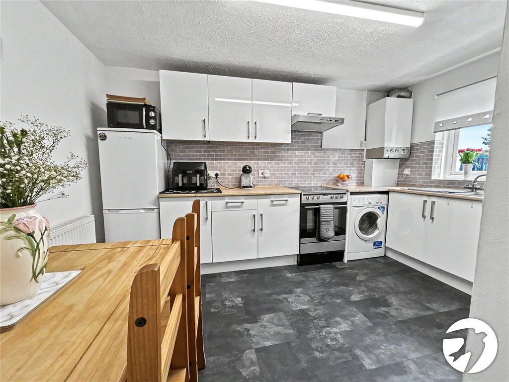 Property photo 2 of 25 Picture No. 04