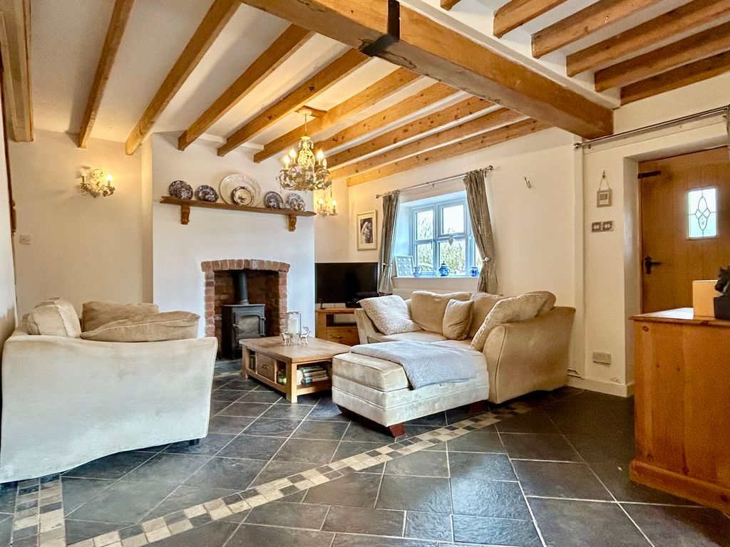 Property photo 2 of 32 Lounge