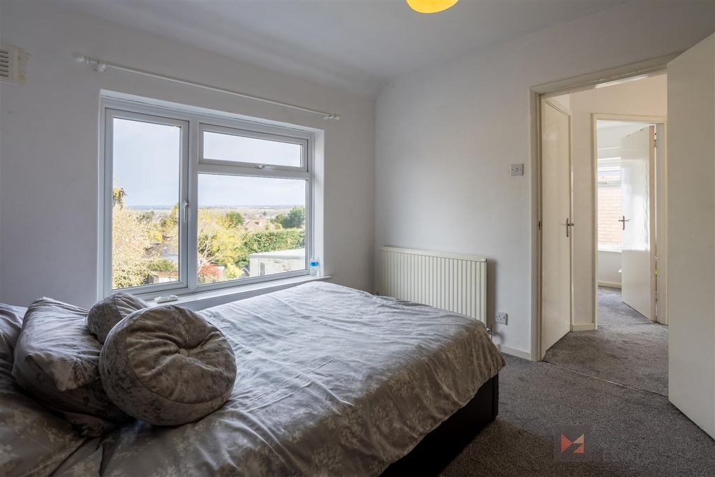 Additional image 5 of 3 bed semi-detached house to rentWoodgate Drive, Birstall, Leicester LE4