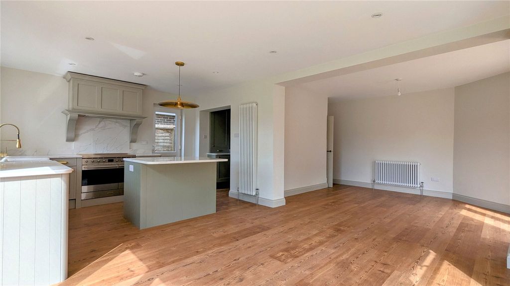 Property photo 3 of 24 Picture No. 02