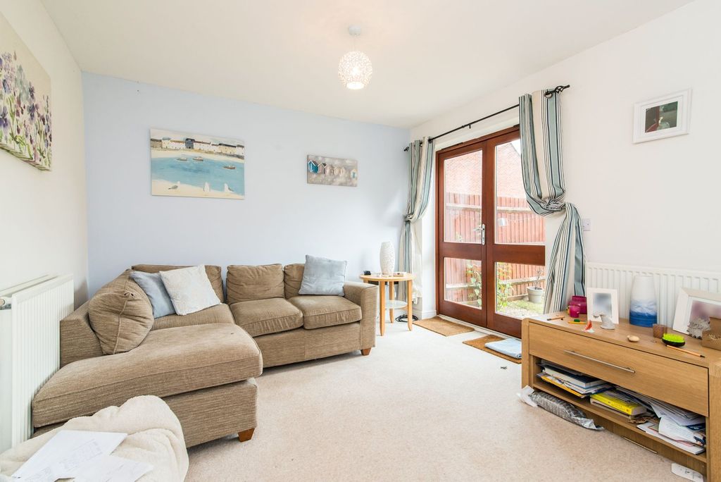 Property photo 2 of 8 24385308-5720-4Cdd-A