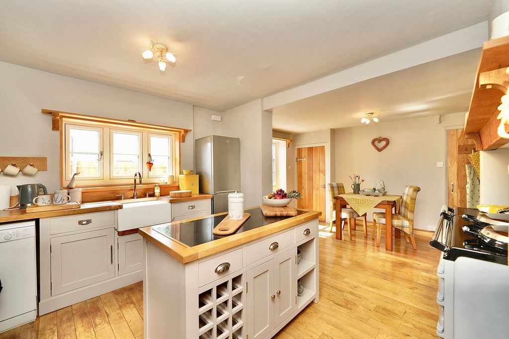 Property photo 2 of 30