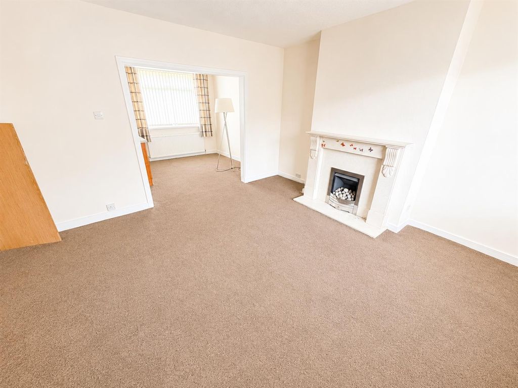 Property photo 2 of 14 Lounge