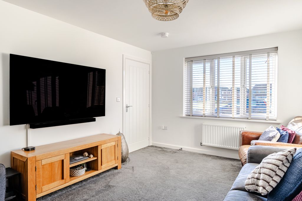 Property photo 3 of 30 Lounge2