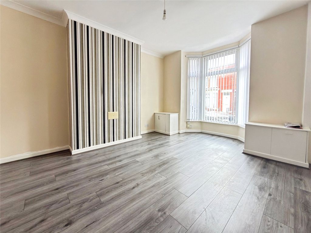 Property photo 3 of 11 Picture No. 06
