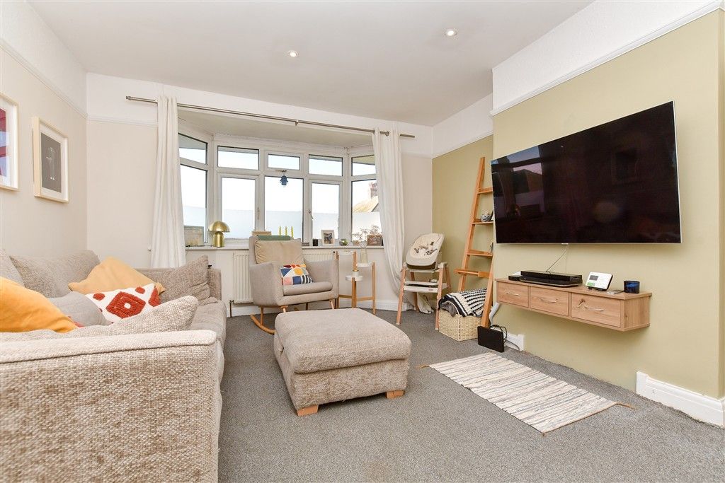 Property photo 1 of 9 Lounge