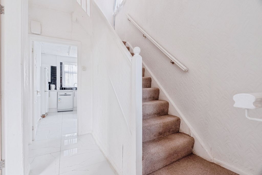 Property photo 3 of 17 Pbox-Img.Jpg