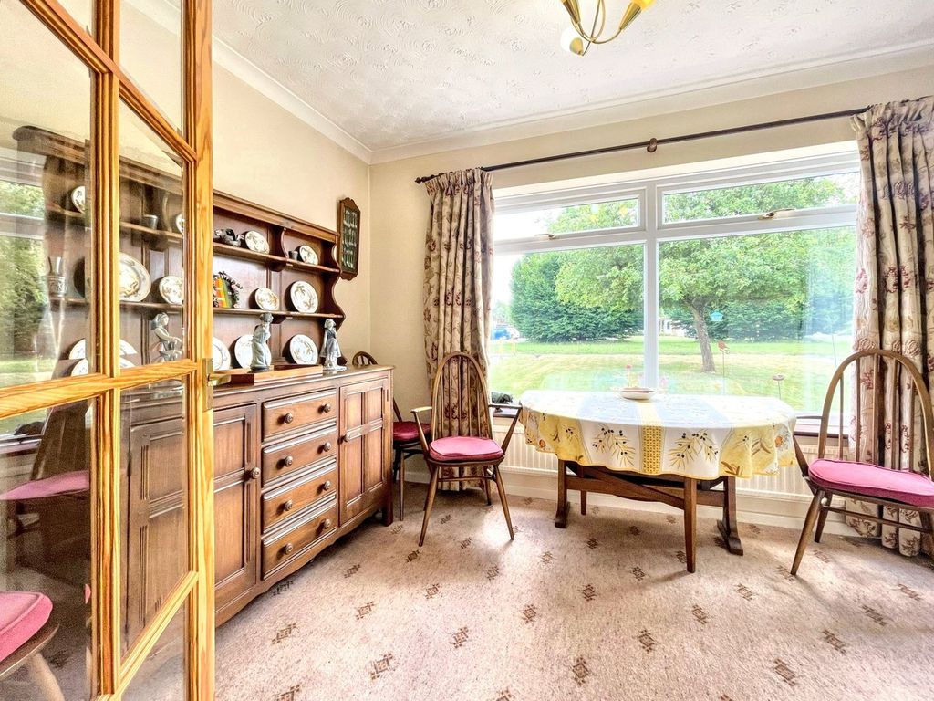 Property photo 2 of 27