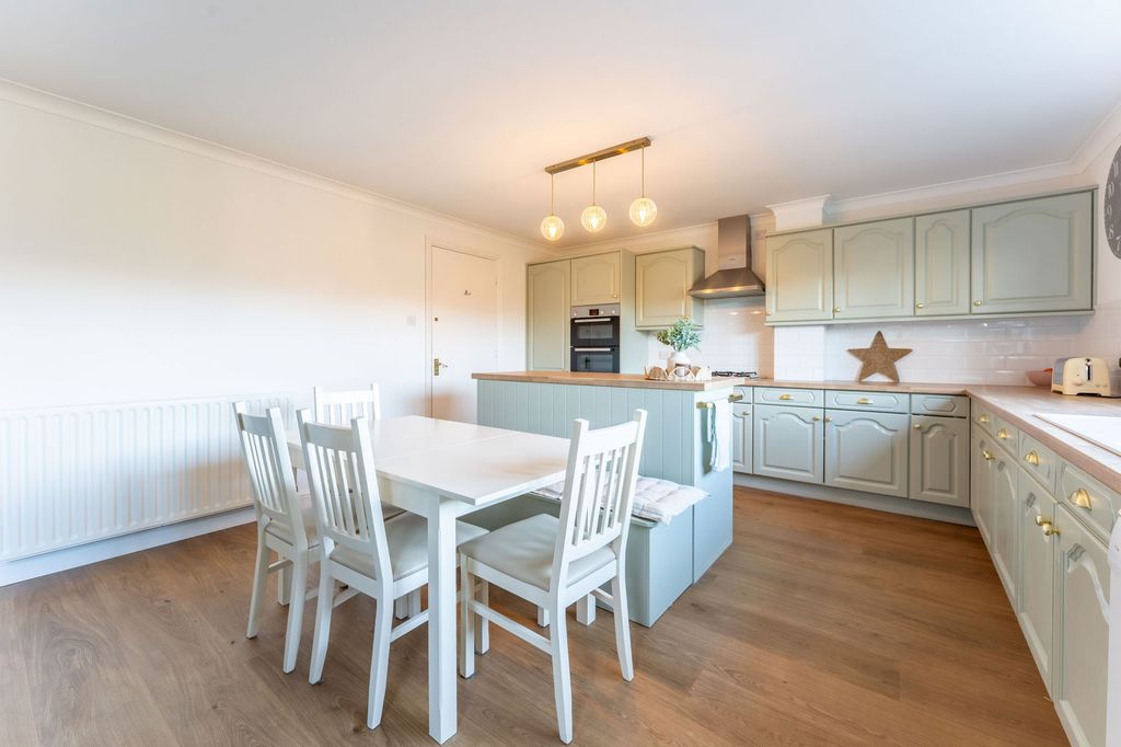 Property photo 2 of 26