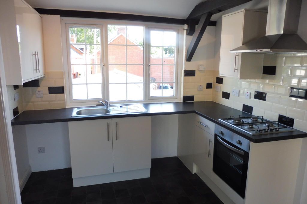 Property photo 3 of 7 Kitchen