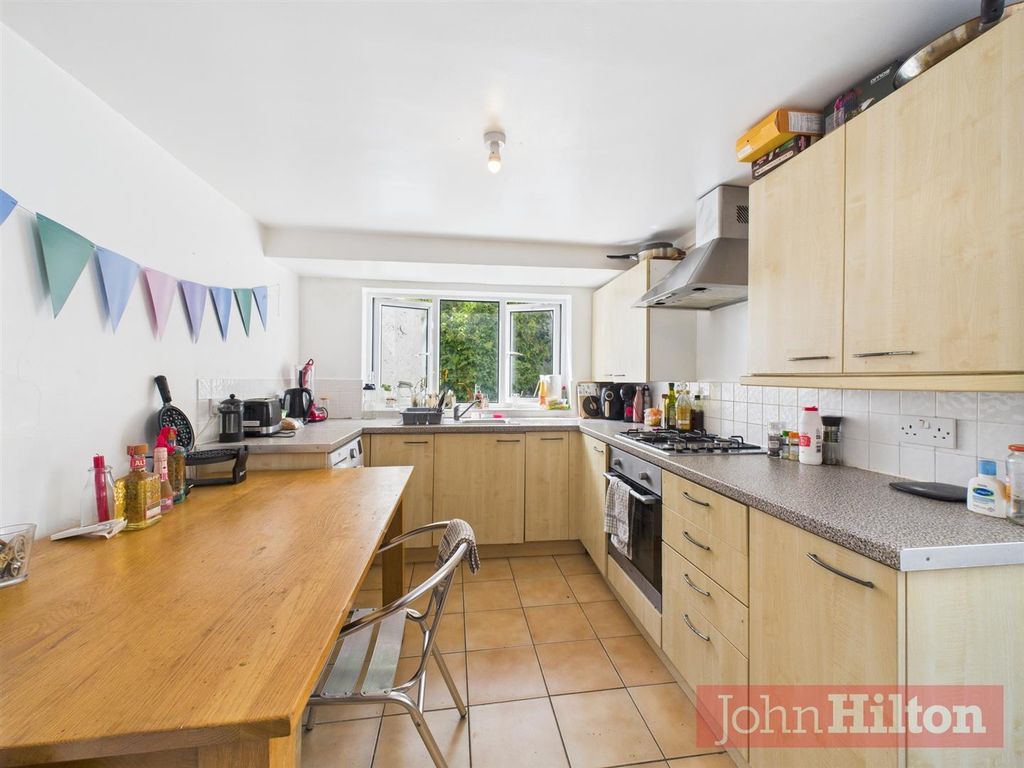 Property photo 3 of 12 Cam02534G0-Pr0545-Still005.Jpg
