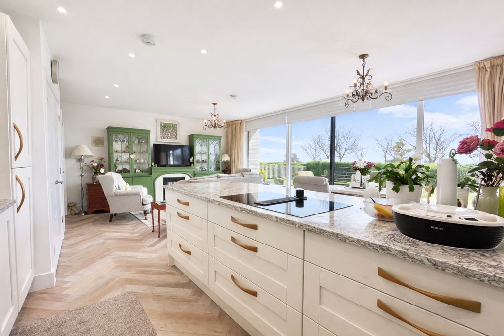 Property photo 3 of 13 Picture 3