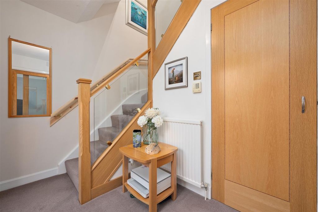 Property photo 3 of 29 9Bogwooddriver008.Jpg