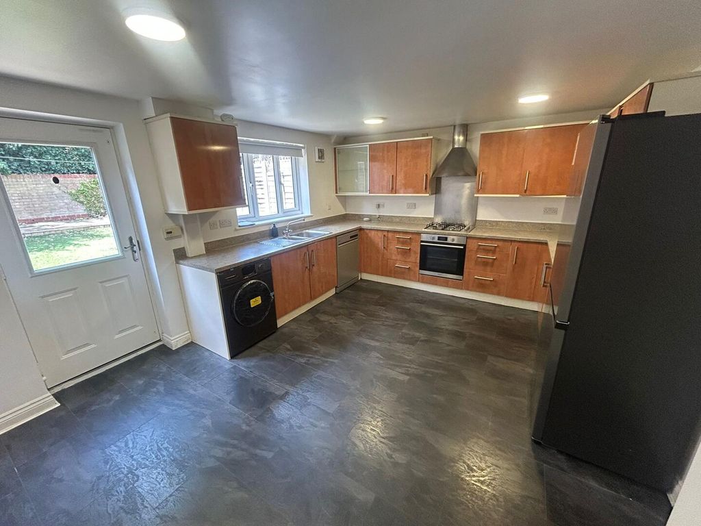 Property photo 3 of 15 Kitchen