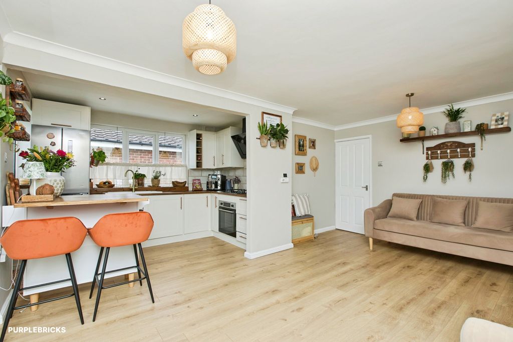 Property photo 2 of 30