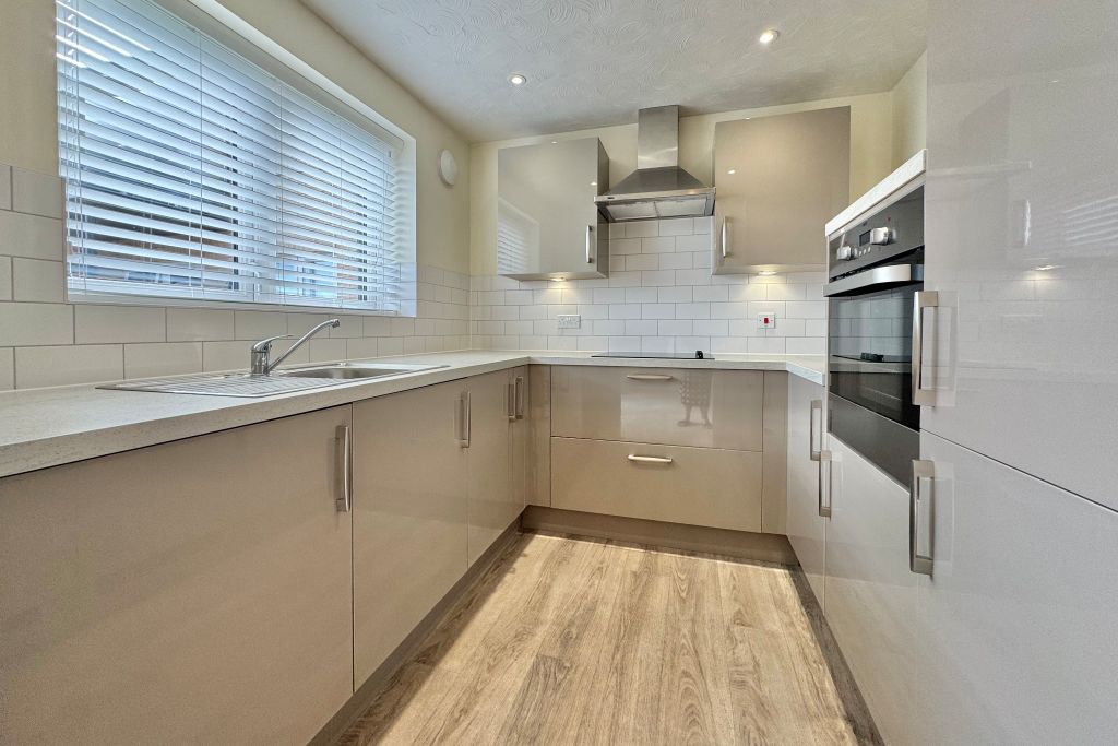 Property photo 3 of 13 Kitchen