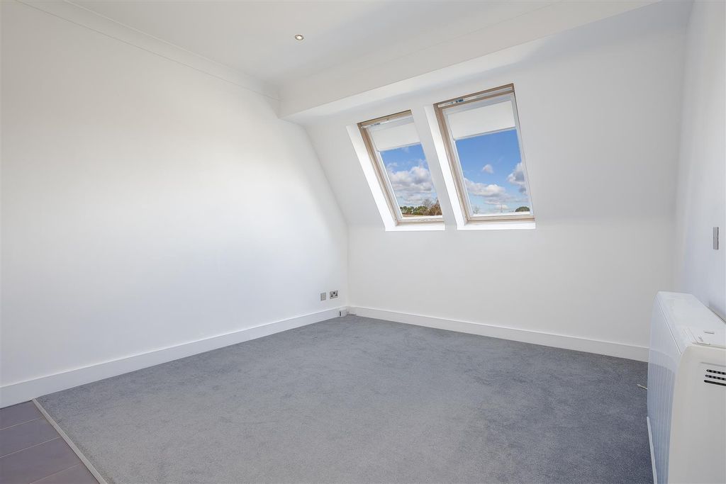 Property photo 3 of 9 Flat-Diceland-Road-Banstead-106.Jpg