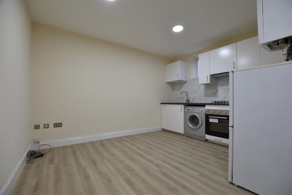 Property photo 1 of 7 Lounge.Jpg