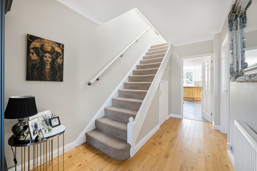 Property photo 2 of 25 Hallway