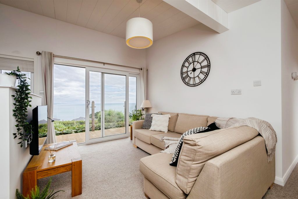 Property photo 3 of 31