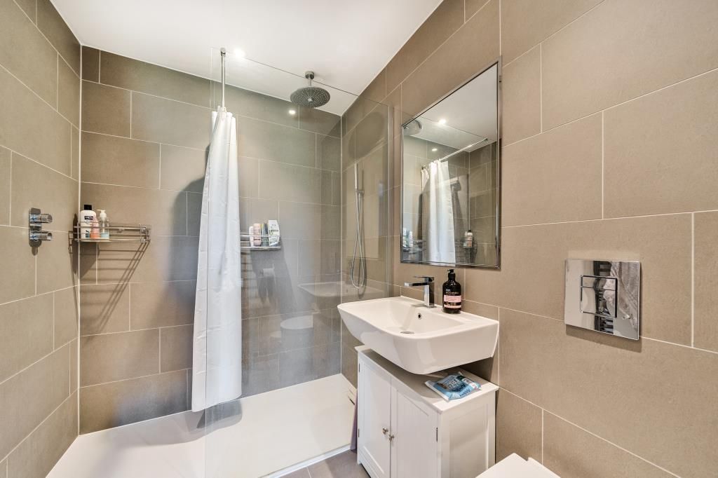 Property photo 3 of 20 Bathroom