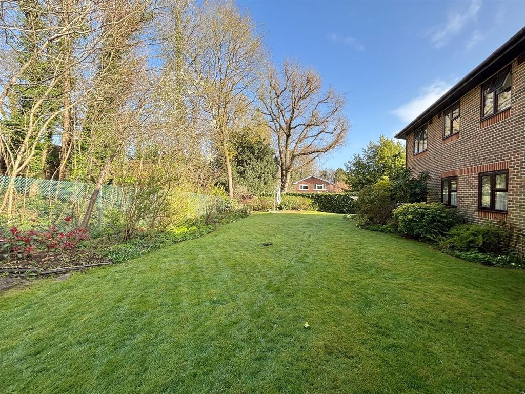 Property photo 3 of 13 Gardens