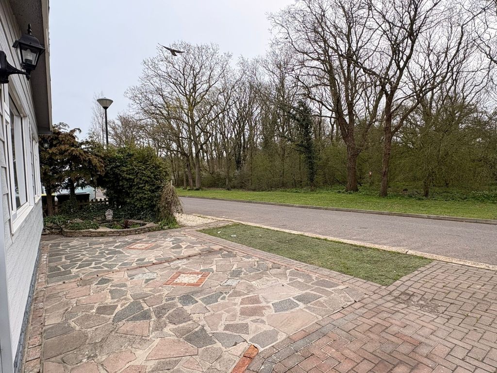 Property photo 3 of 13 5027603