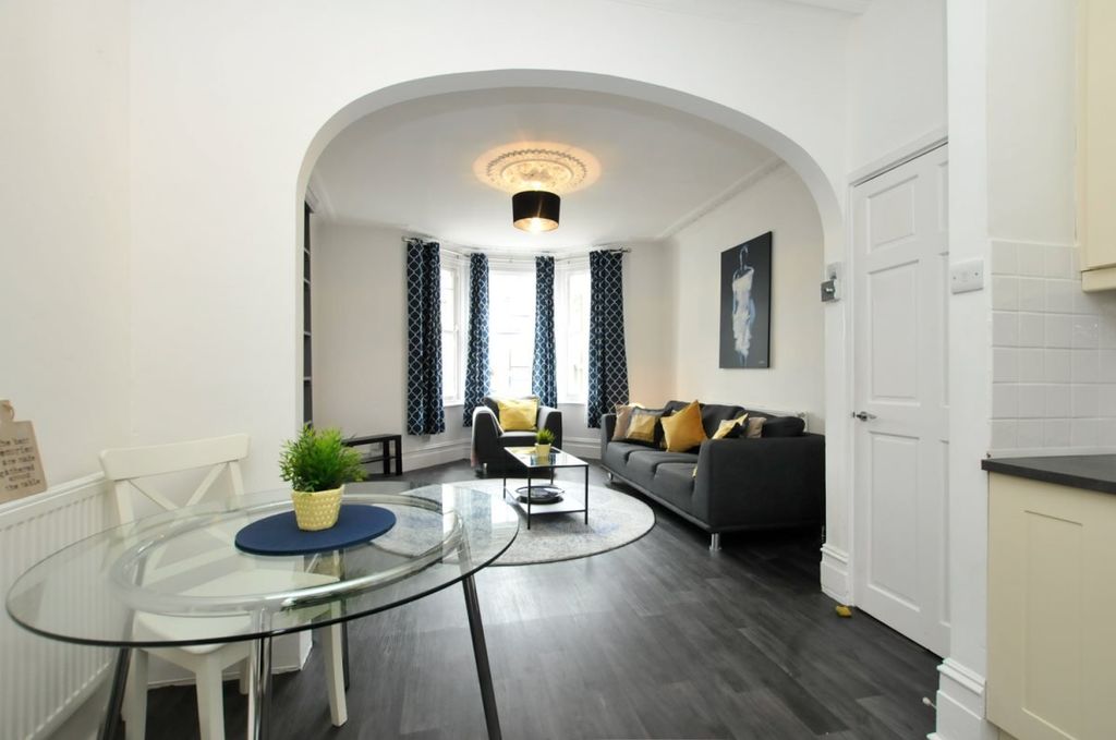 Property photo 2 of 6