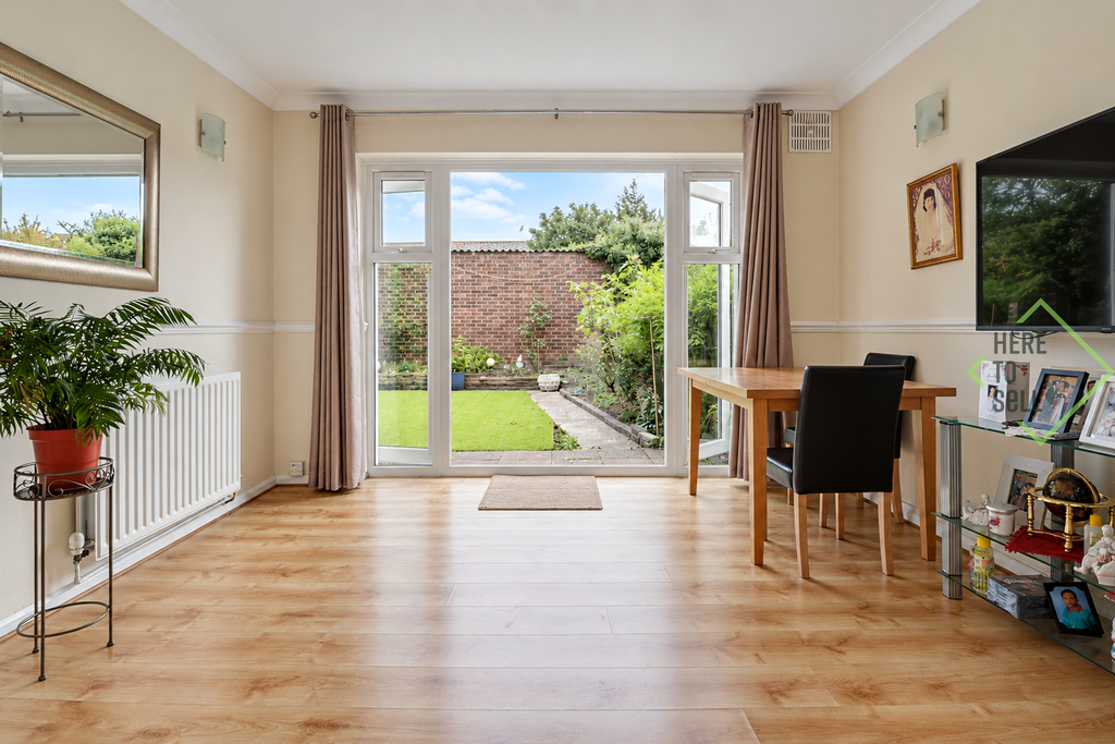 Property photo 1 of 13 Eagle Close, Enfield En3 - Reception