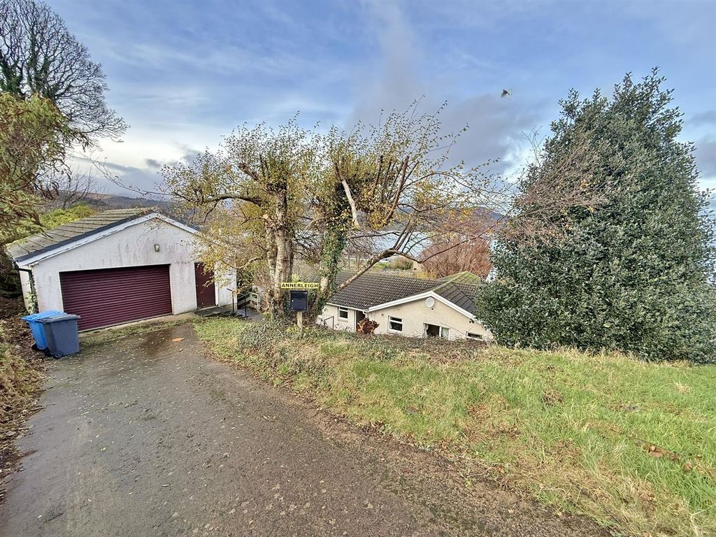 Property photo 2 of 45 Garage