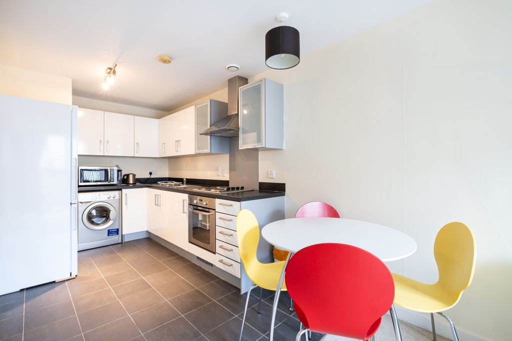 Property photo 2 of 11 Kitchen