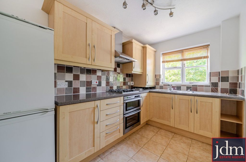 Property photo 2 of 9 Kitchen