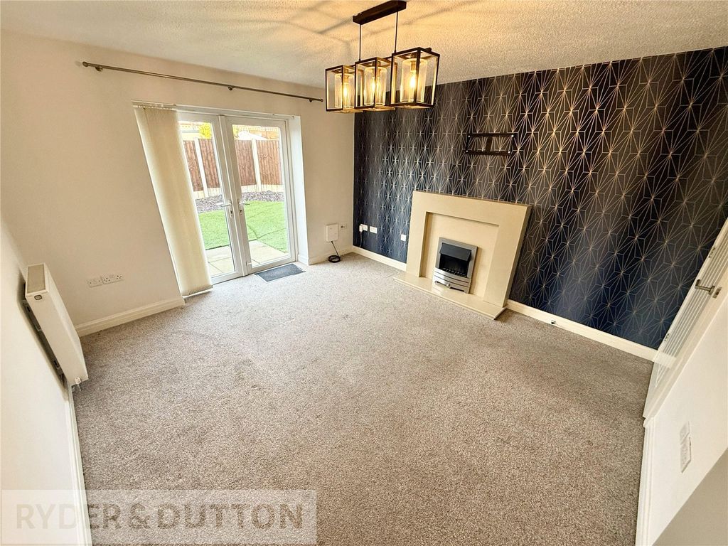 Property photo 3 of 20 Lounge