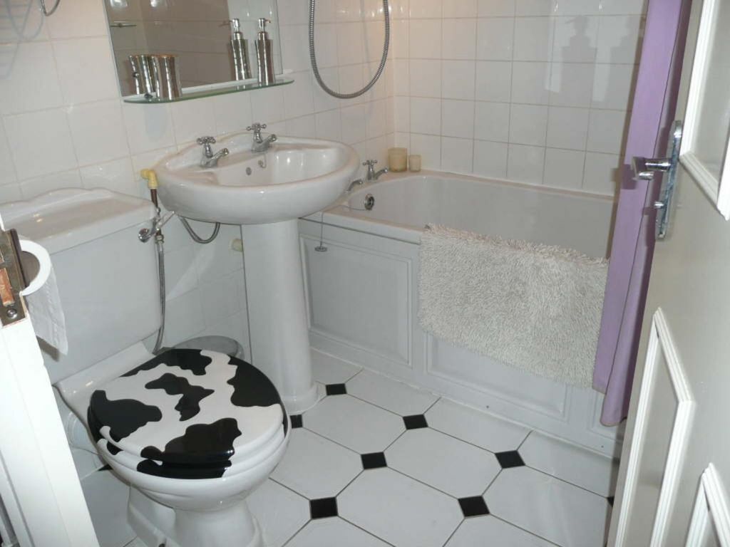 Property photo 3 of 5 Bathroom