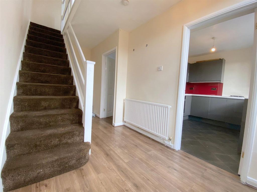 Property photo 2 of 9 Hallway.Jpg