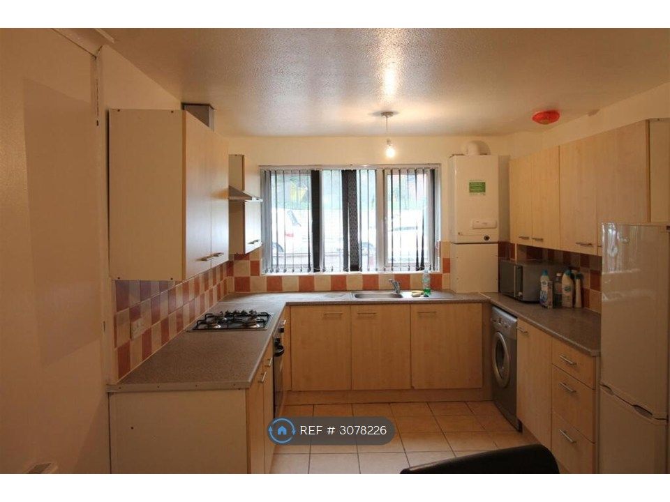 Property photo 3 of 13 Kitchen
