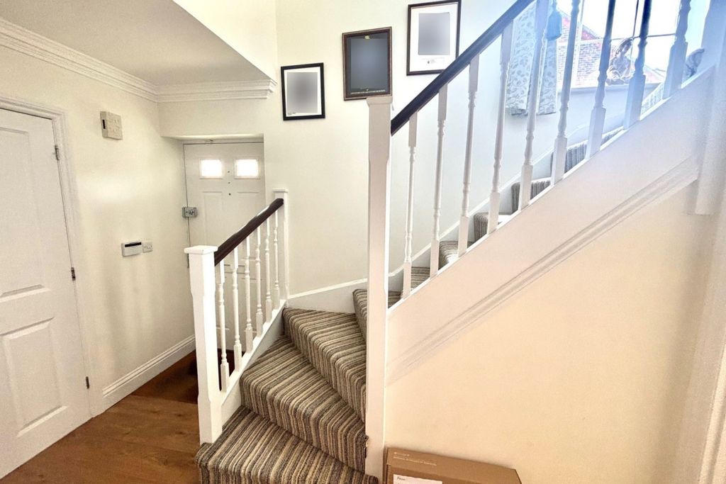 Property photo 2 of 10 Entrance Area