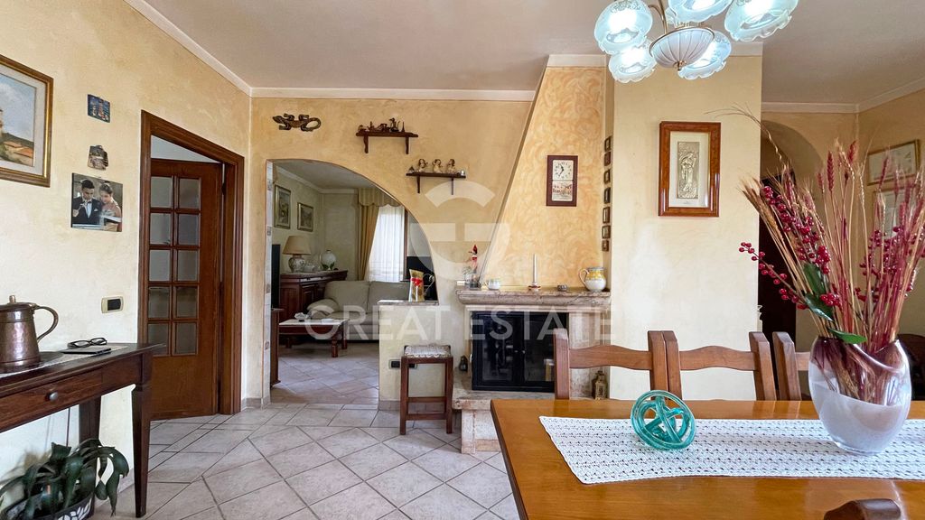 Property photo 2 of 23 Interiors